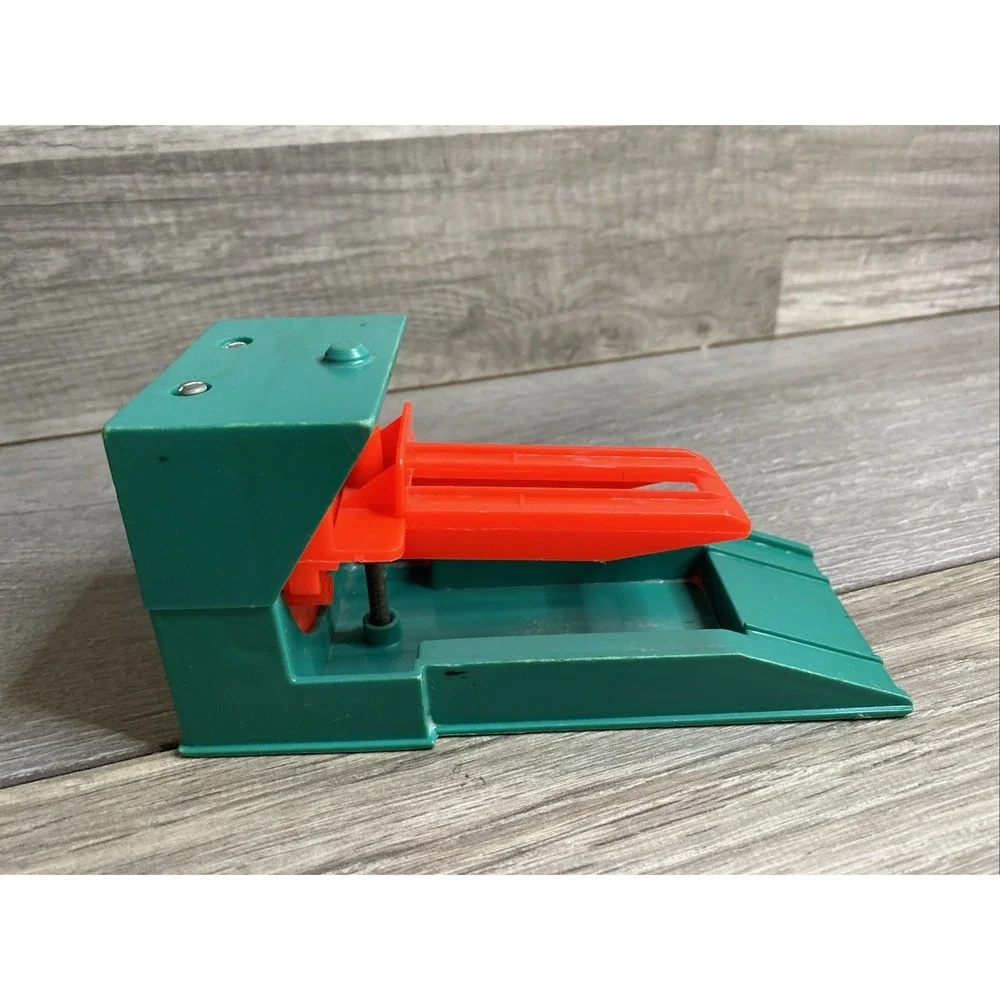 Vintage 1970s Fisher Price Little People Parking Garage Car Ramp Lift #930 Works